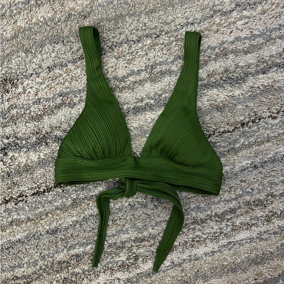Robin Piccone NWOT Bikini Top Sz XS | Robbin Piccone Basil Color Bikini Swim Top - Picture 1 of 9
